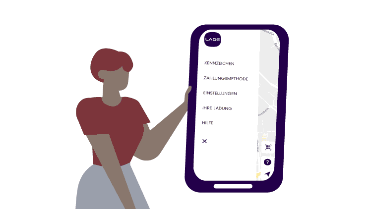 Frau mit Handy auf dem Funktionen der LADE Smartphone-App dargestellt werden